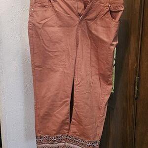 Avenue Women's Cropped Capri Pants- Rust.